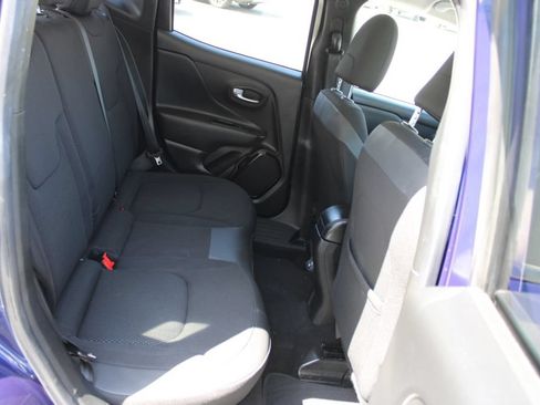 Used 2018 Jeep Renegade Altitude FWD image 11