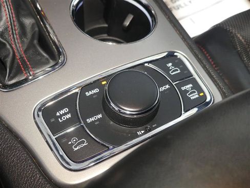 Used 2019 Jeep Grand Cherokee Trailhawk w/ Trailhawk Luxury Group AWD/4WD image 39