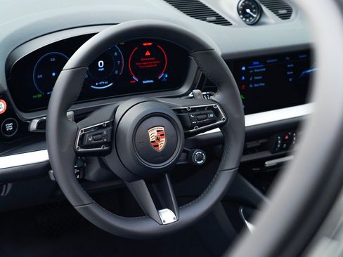 Certified 2026 Porsche Cayenne AWD/4WD image 21