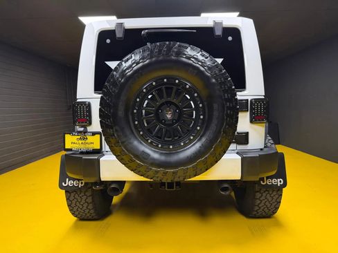 Used 2016 Jeep Wrangler Unlimited Sahara w/ Connectivity Group image 5