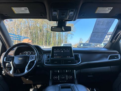 Used 2021 Chevrolet Suburban LT RWD image 10