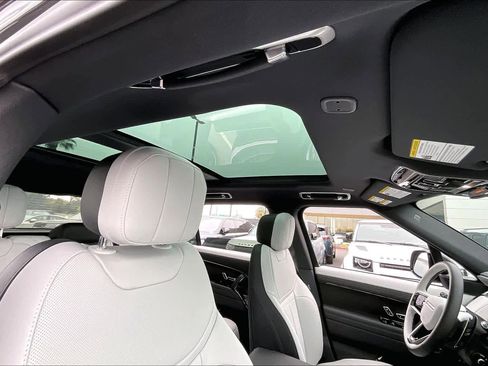 Used 2025 Land Rover Range Rover Sport Dynamic SE image 25