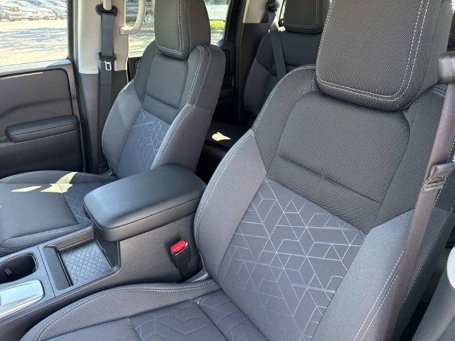 Used 2025 Nissan Frontier SV w/ SV Convenience Package RWD image 20