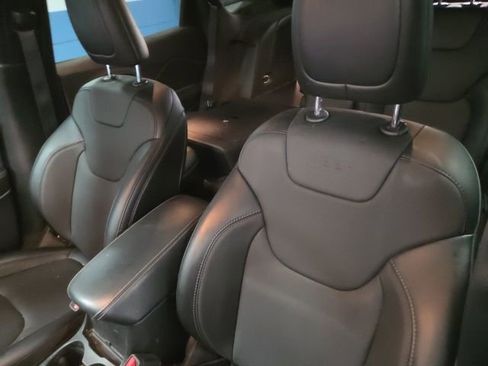 Used 2022 Jeep Cherokee Latitude Lux w/ Sun & Sound Group AWD/4WD image 11