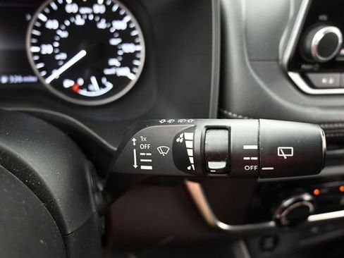 Used 2024 Nissan Rogue S FWD image 28