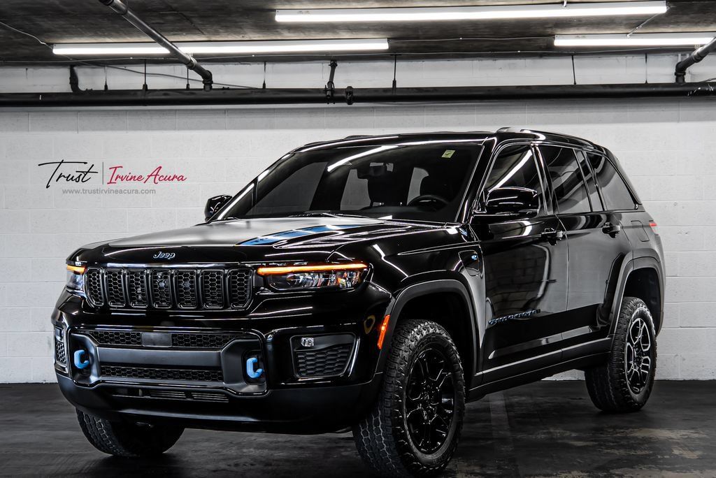Used 2023 Jeep Grand Cherokee Trailhawk w/ Luxury Tech Group III AWD/4WD image 1