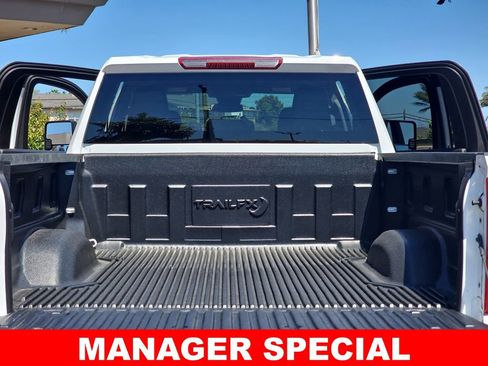 Used 2025 Chevrolet Silverado 2500 LT w/ Convenience Package AWD/4WD image 14