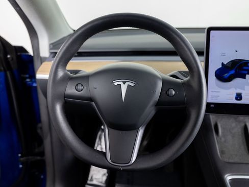 Used 2024 Tesla Model Y Long Range image 31