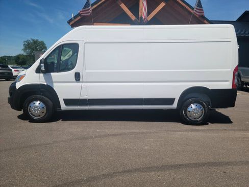 Used 2024 RAM ProMaster 2500 w/ Convenience Group FWD image 18