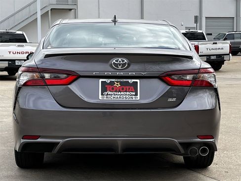 Used 2024 Toyota Camry SE image 5