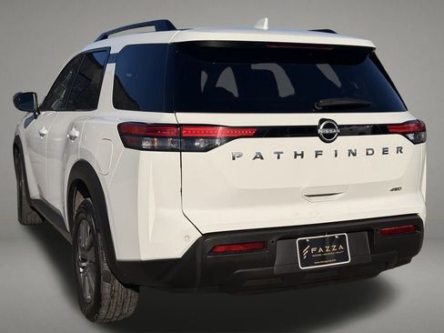 Used 2025 Nissan Pathfinder SV image 3