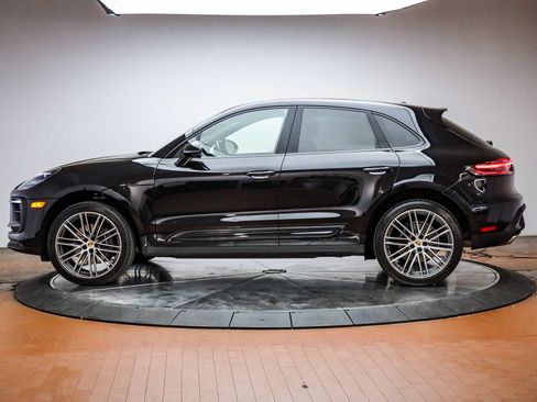 Certified 2025 Porsche Macan AWD/4WD image 2