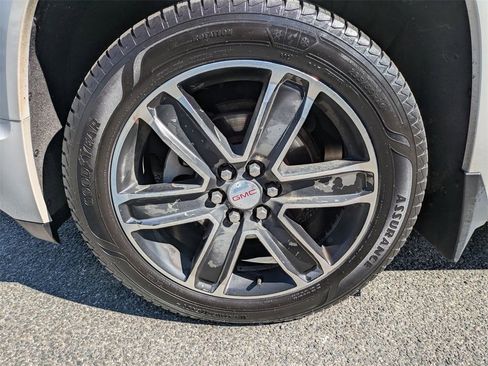 Used 2017 GMC Acadia Denali w/ Technology Package image 9
