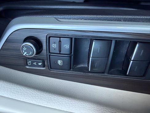 Used 2023 Toyota Sienna Platinum image 25