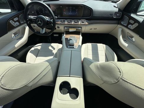New 2026 Mercedes-Benz GLS 450 4MATIC image 27