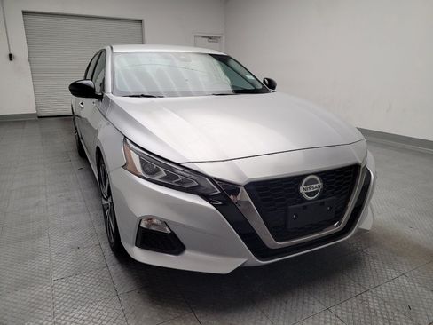 Used 2020 Nissan Altima 2.5 SR FWD image 14