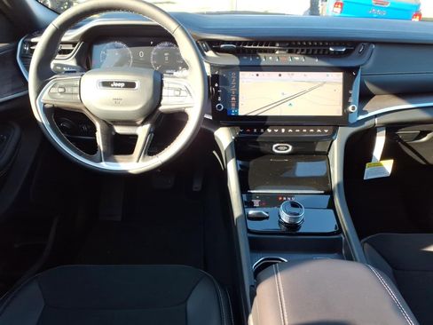 New 2026 Jeep Grand Cherokee Altitude image 15