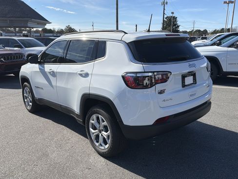 New 2026 Jeep Compass Latitude image 8