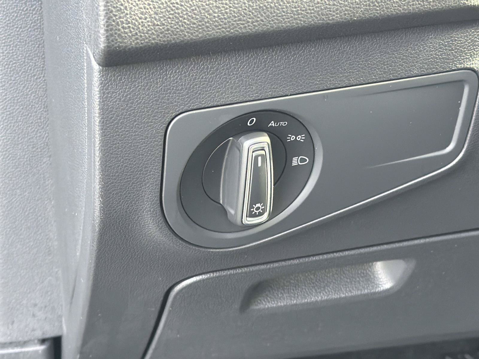 Used 2023 Volkswagen Tiguan SE FWD image 18