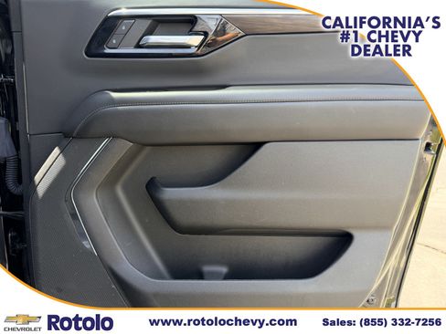 Used 2025 Chevrolet Suburban LT RWD image 12
