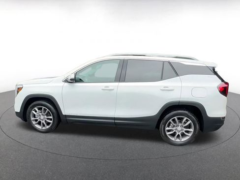 Used 2024 GMC Terrain SLT image 9