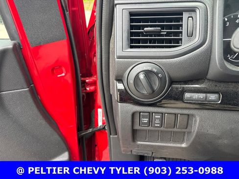 Used 2023 Nissan Titan SV w/ SV Convenience Package RWD image 13