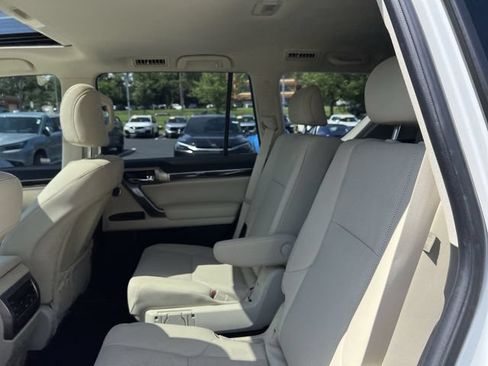 Used 2023 Lexus GX 460 Premium w/ Accessory Package AWD/4WD image 21