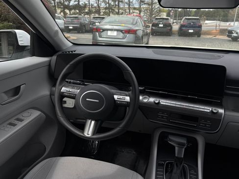 Used 2025 Hyundai Kona SEL image 40