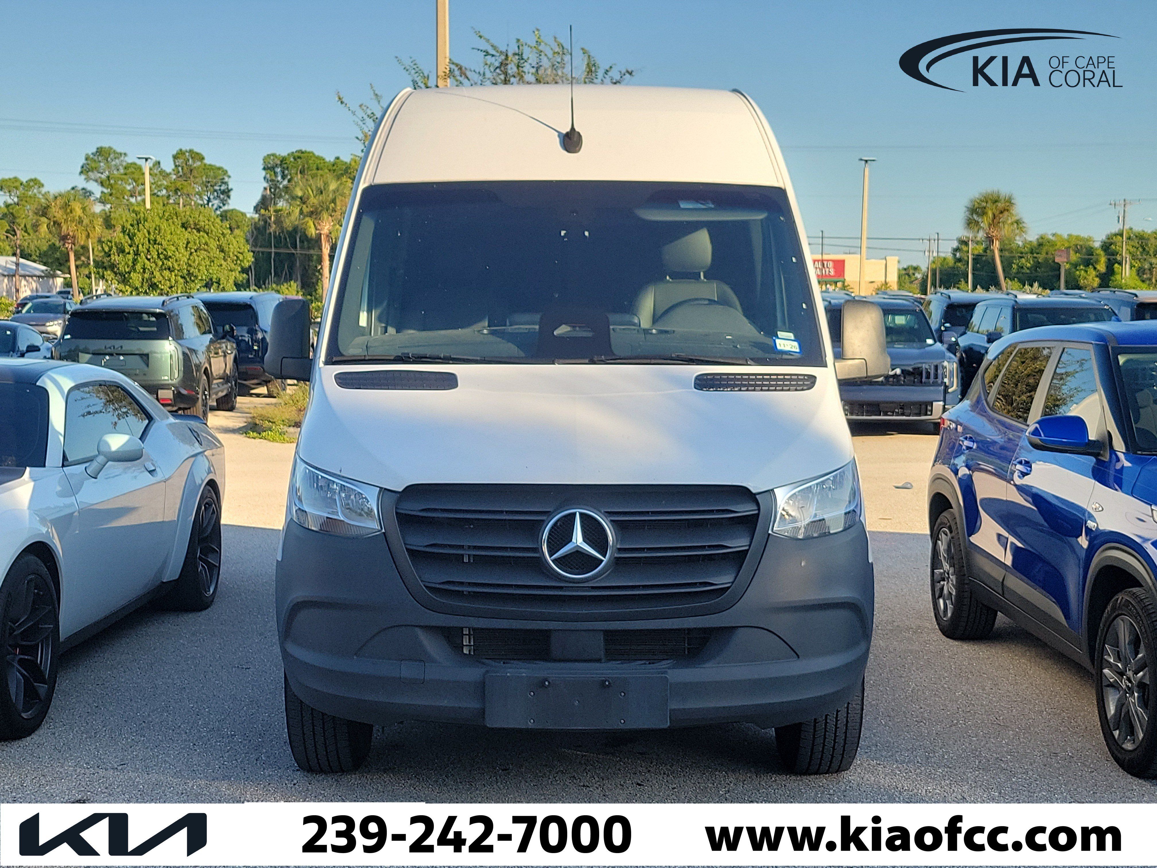 Used 2025 Mercedes-Benz Sprinter 2500 image 2