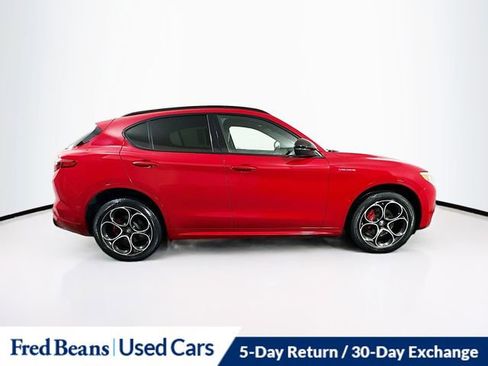 Used 2022 Alfa Romeo Stelvio Veloce image 9