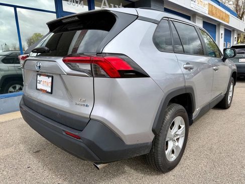 Used 2020 Toyota RAV4 LE AWD/4WD image 18