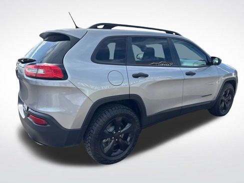 Used 2017 Jeep Cherokee Sport AWD/4WD image 5