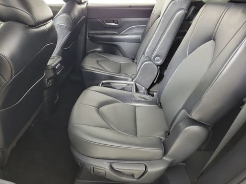 Used 2025 Toyota Grand Highlander AWD image 12