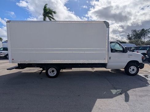 Used 2015 Ford E-350 and Econoline 350 Super Duty image 12