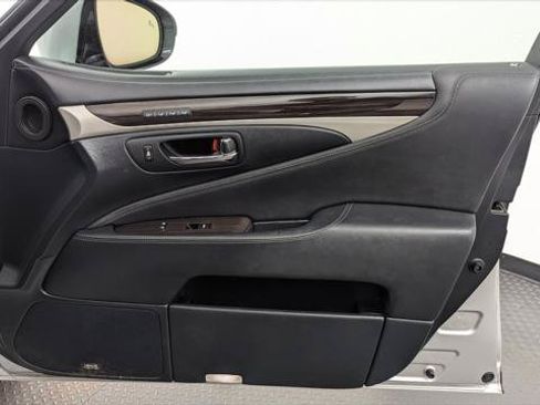Used 2014 Lexus LS 460 w/ Comfort Package RWD image 22