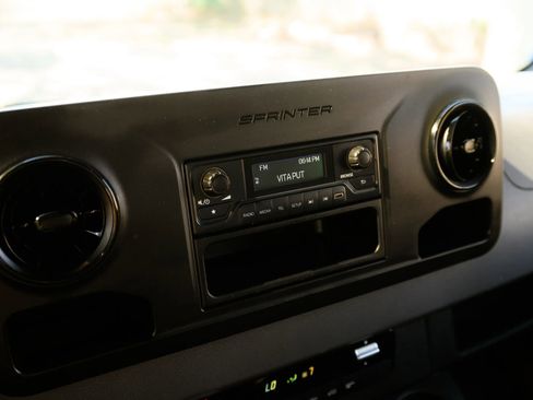 Used 2020 Mercedes-Benz Sprinter 1500 image 33