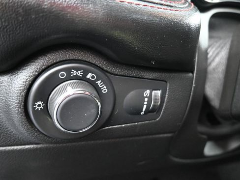 Used 2025 Dodge Durango GT image 12