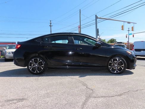 Used 2019 Chevrolet Cruze LT w/ RS Package FWD image 6