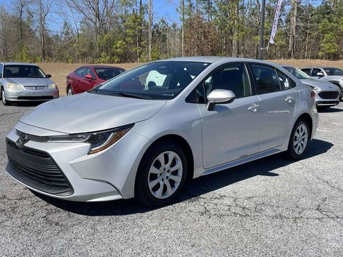 Used 2024 Toyota Corolla LE image 6