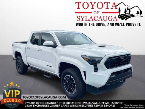 Used 2025 Toyota Tacoma TRD Sport AWD/4WD image 1