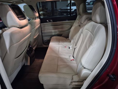 Used 2018 Lincoln MKT AWD image 27