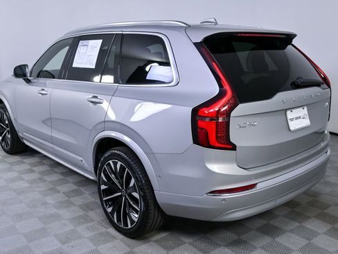 Used 2025 Volvo XC90 B5 Plus image 4