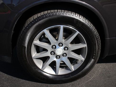 Used 2017 Buick Enclave Leather FWD image 13