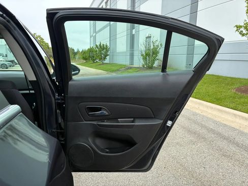 Used 2015 Chevrolet Cruze LT FWD image 17