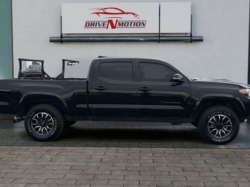 Used 2021 Toyota Tacoma TRD Sport w/ Technology Package image 3