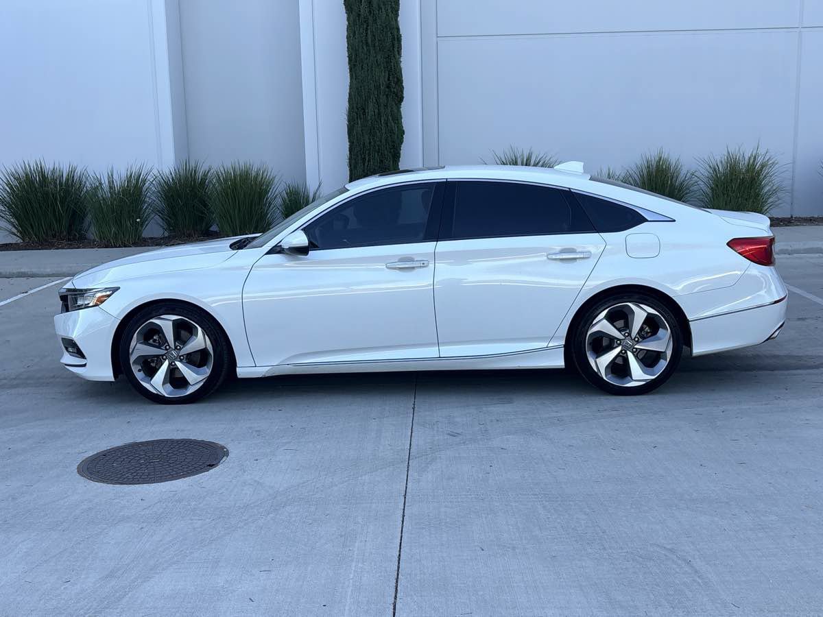 Used 2018 Honda Accord Touring image 6
