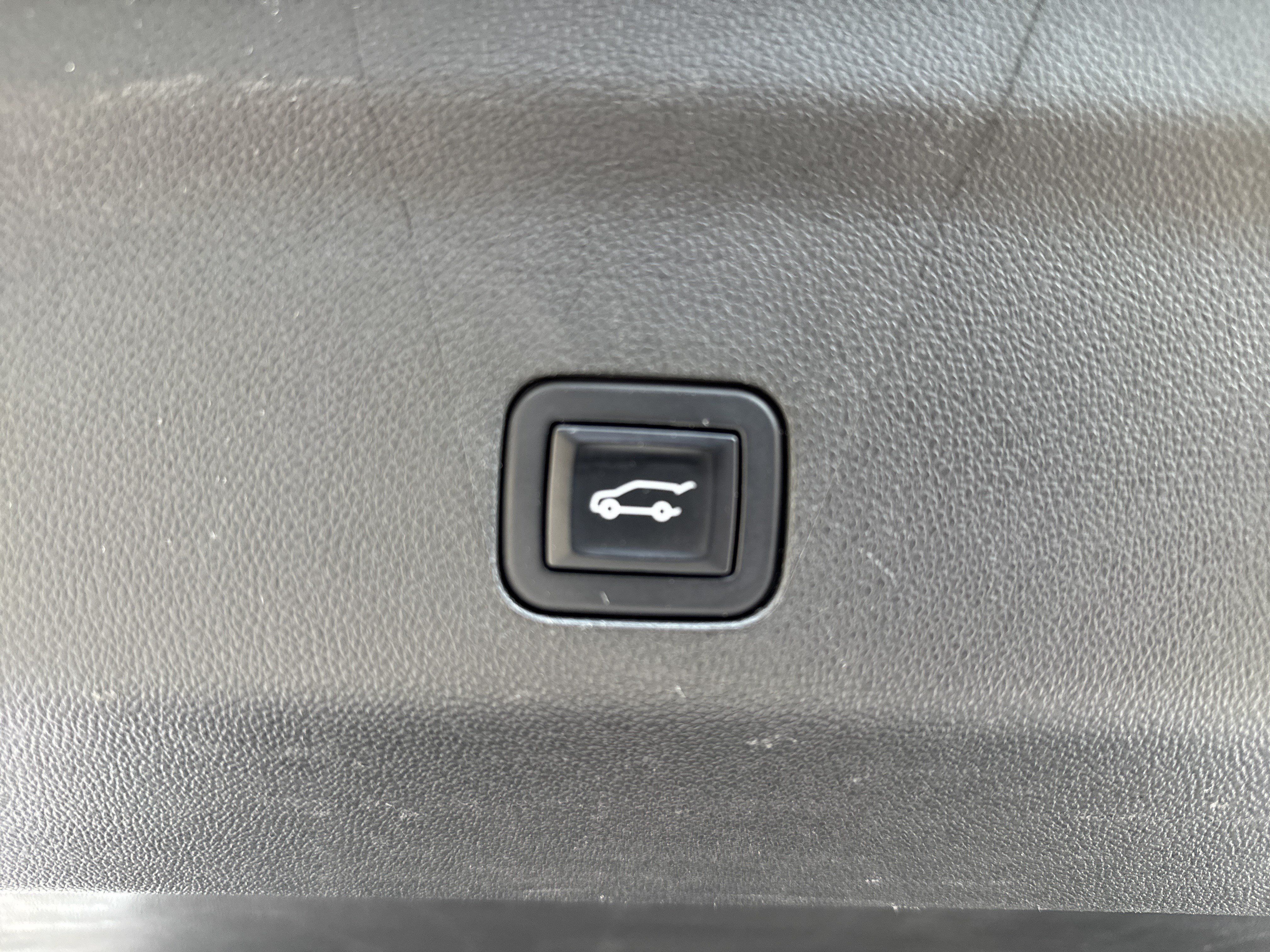 Used 2022 Chevrolet Tahoe LT w/ Luxury Package AWD/4WD image 38