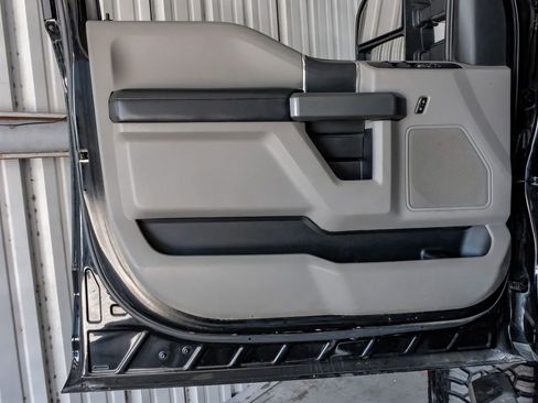 Used 2017 Ford F250 XLT w/ XLT Value Package image 42