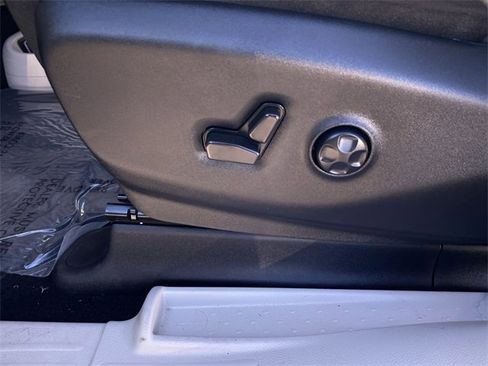 Used 2023 Chrysler Pacifica Touring-L image 23