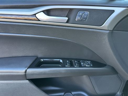 Used 2014 Ford Fusion SE w/ Equipment Group 202A image 10